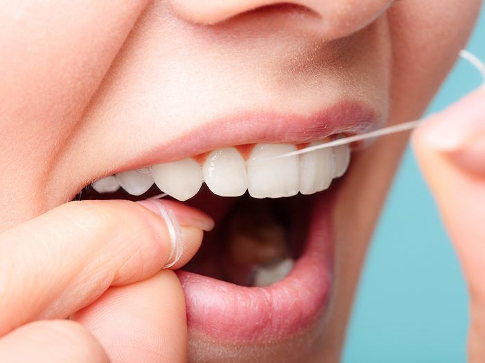 This Is the Right Way to Floss Your Teeth
